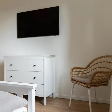 Moderne Küstenbutze #1 Im Beach-style Apartamento Mildstedt