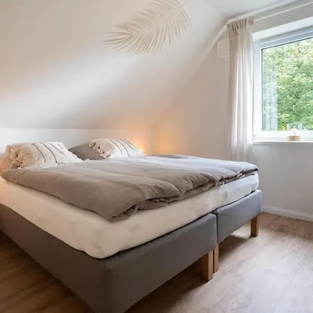 Moderne Küstenbutze #1 Im Beach-style Apartamento Mildstedt